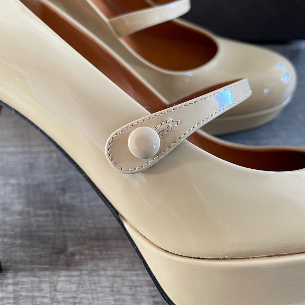 Gucci Tan Heels Sleek Design - Picture 15 of 16